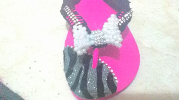 havaianas com stras modelo matelasse e com loni